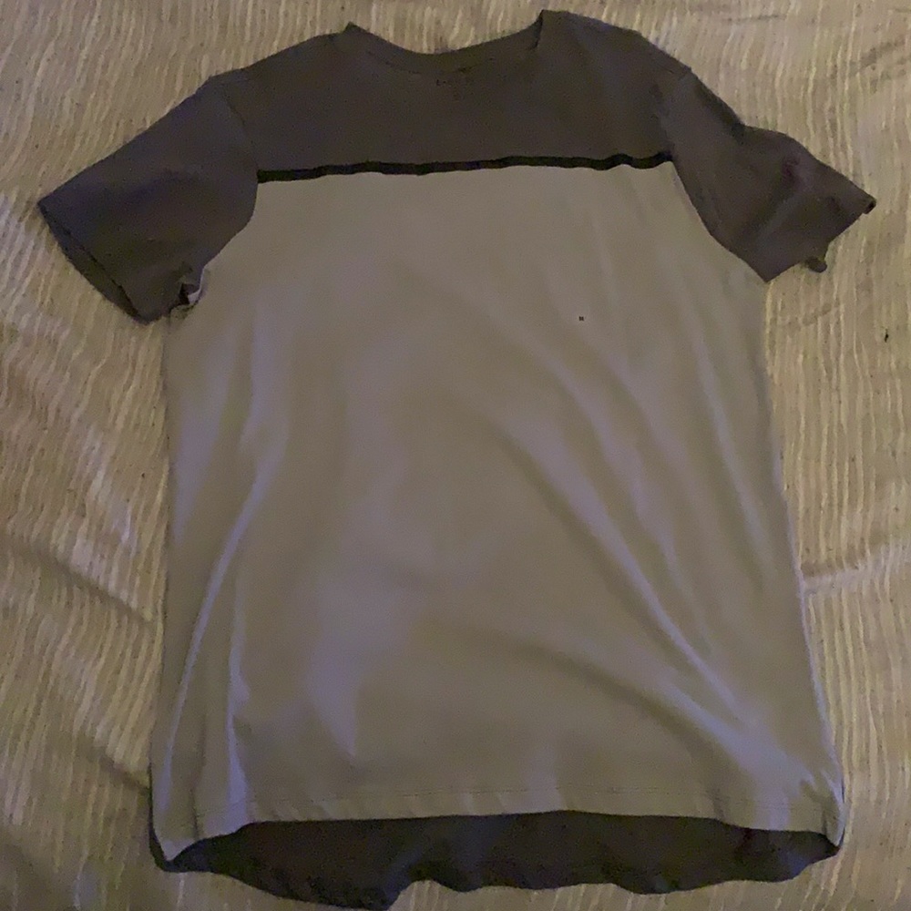 Express elongated gray t-shirt